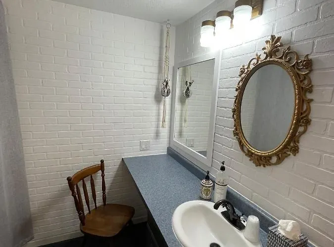 The Aztec & Creative Space Motel 5*