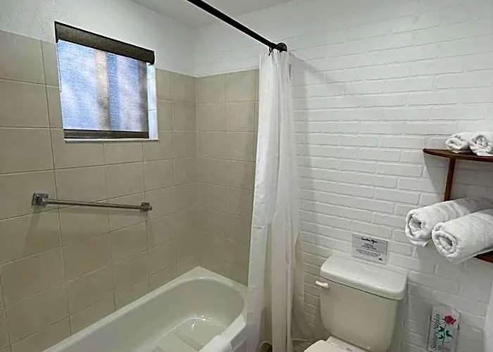 The Aztec & Creative Space Motel 5*